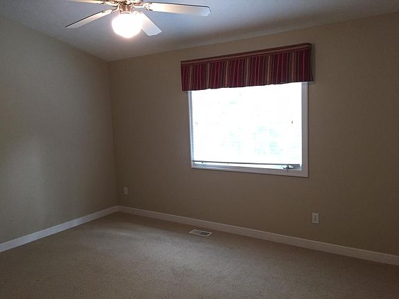 5th image of 487 Timberlake Dr E