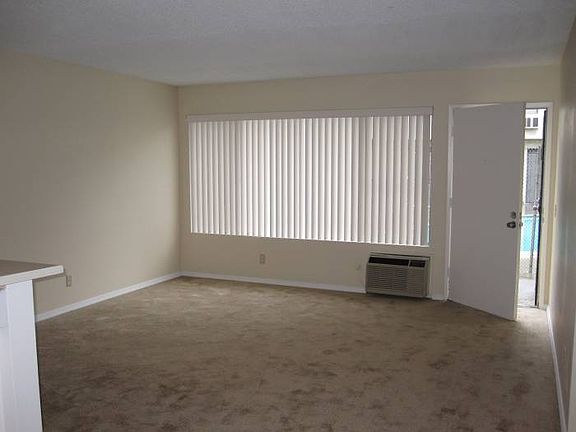 Entry / Living Room