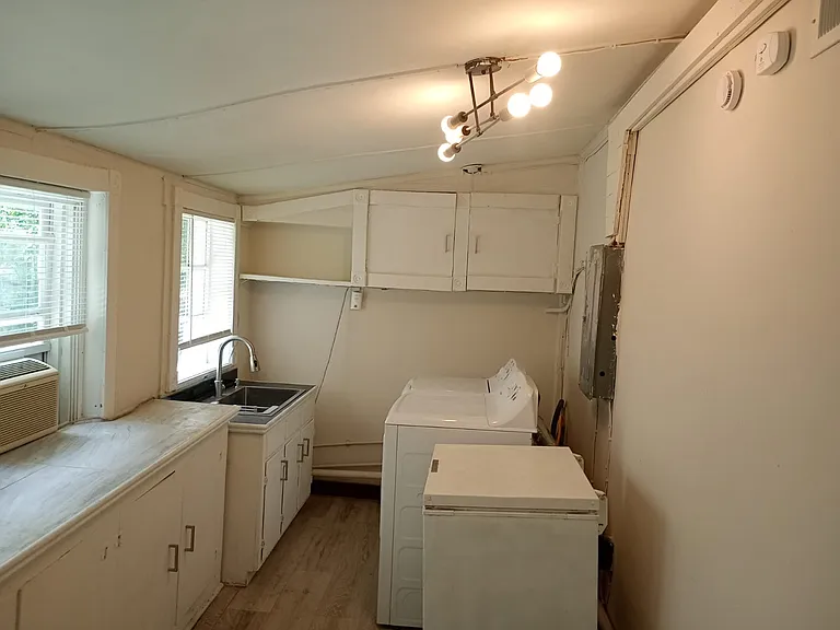 304 W Burwell St — Photo 6