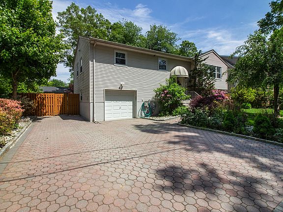 2nd image of 49 Lewis Pl