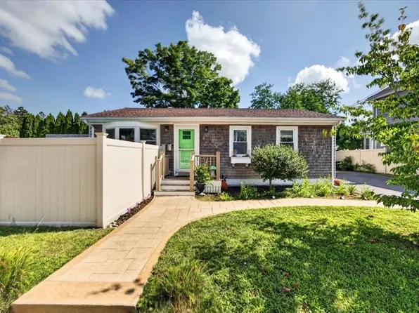 6 Pontiac St, New Bedford, MA 02745