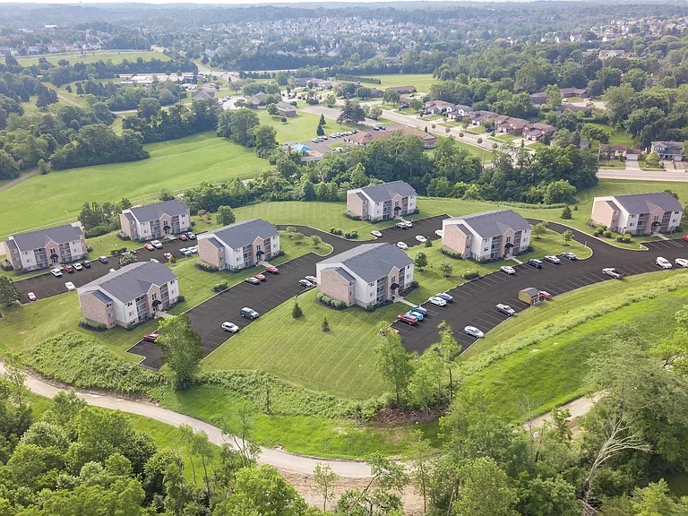 Deerfield Crossing Apartments — Photo 19