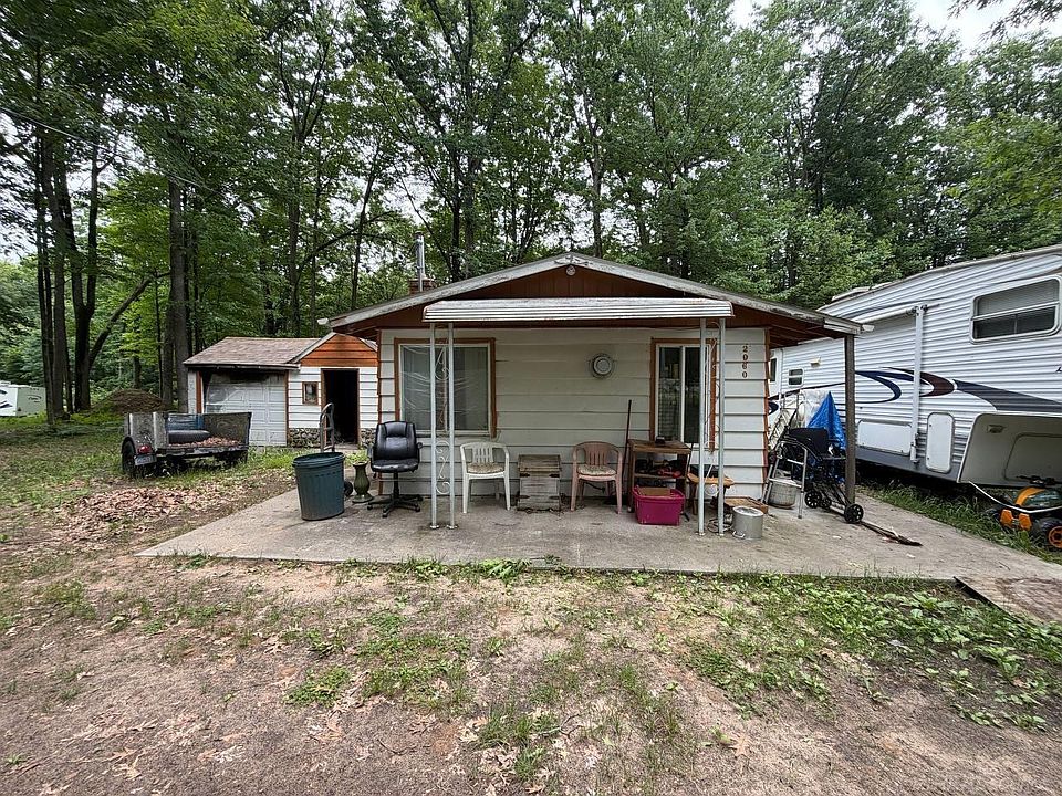 1st image of 2060 Lois St