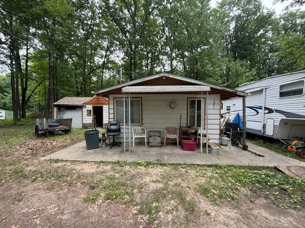 2060 Lois St, Harrison, MI 48625