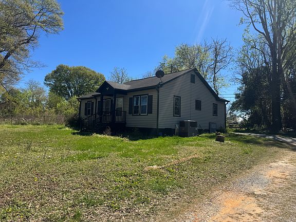 3rd image of 102 McArthur St