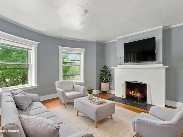 1104 Dempster St #2, Evanston, IL 60202