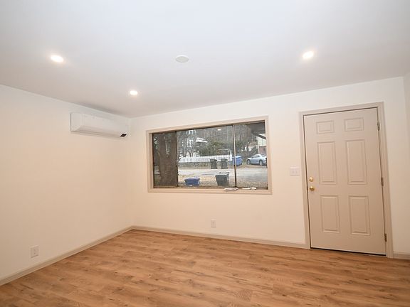 4th image of 5109 Lynnwood Ave #A