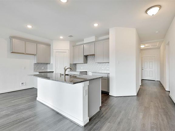 5th image of 15431 Aberdeen Wood Dr