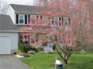 14 Chelsea Ln, Windsor, CT 06095