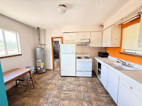 3rd image of 325 W Church St