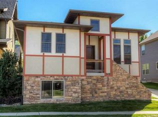 8418 Long Meadow Ln, Johnston, IA 50131