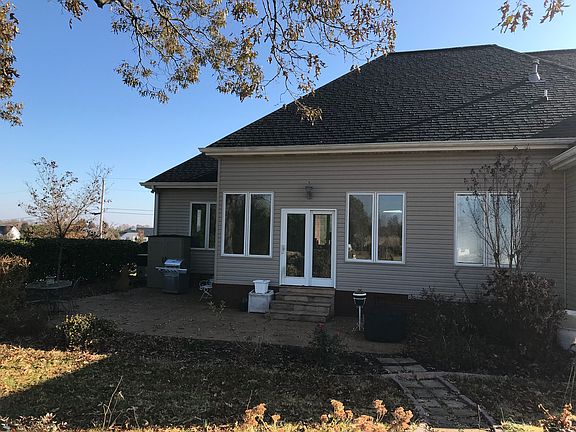 2nd image of 910 Stillwater Dr