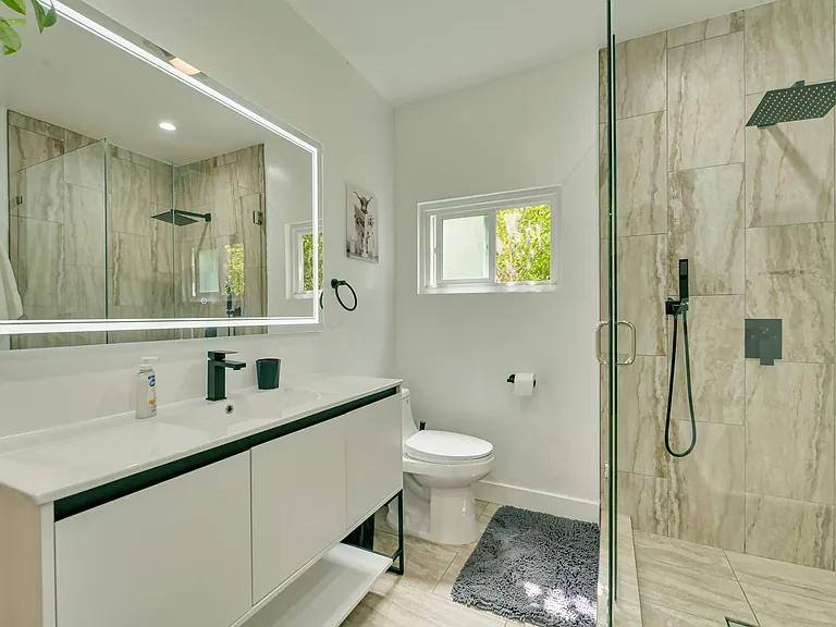 9042 Phyllis Ave #A — Photo 31