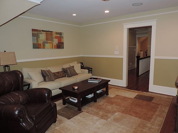 5th image of 391 Irving Ave APT 3