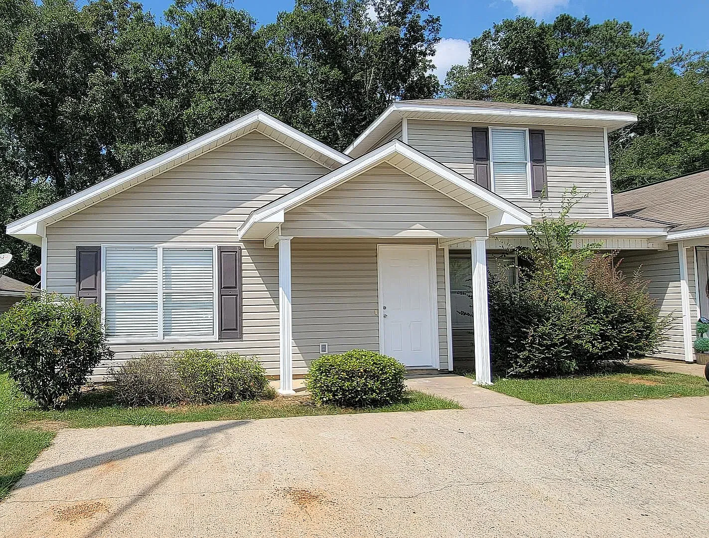 3 bed, 1200 sqft, $1,100 — Photo 1