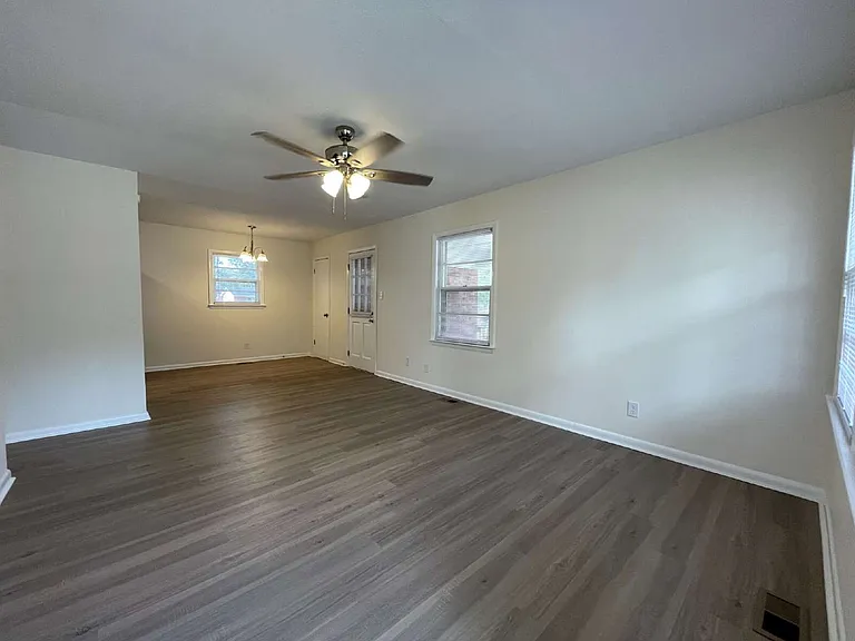 718 Dwain Dr — Photo 4