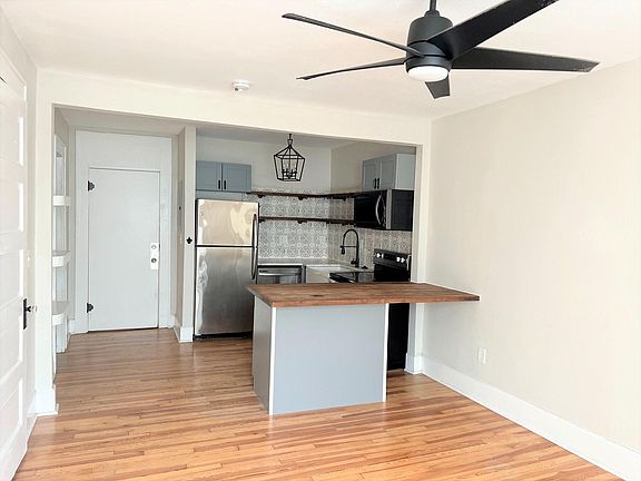 3rd image of 360 13th Ave NE #31