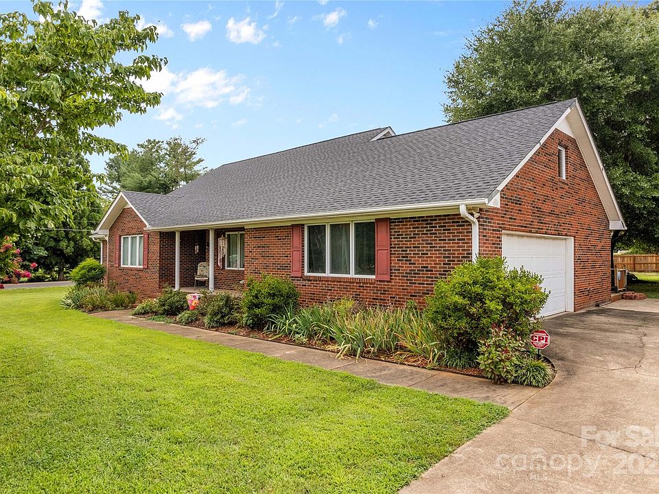 1st image of 105 Baymount Dr