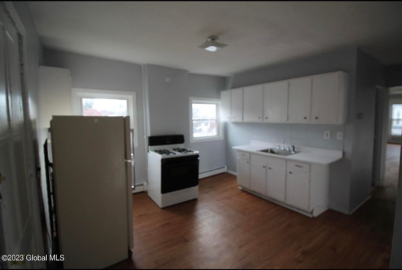 2nd image of 238 9TH Street