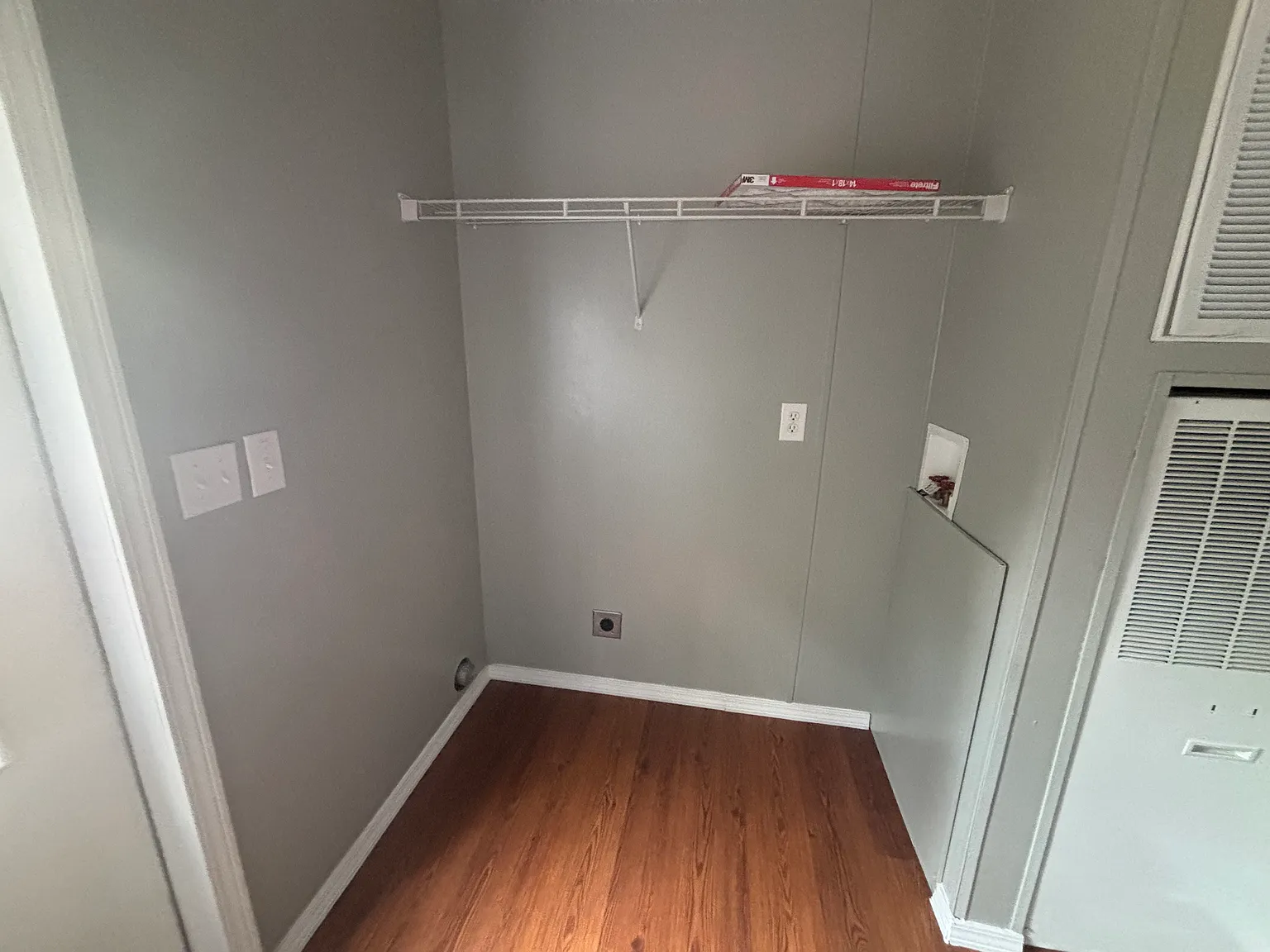 3 bed, 924 sqft, $1,529 — Photo 3