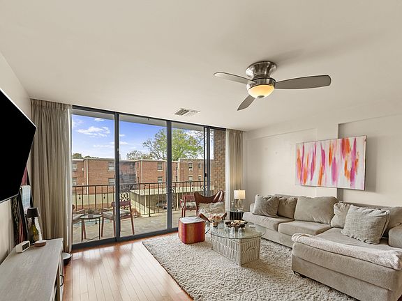3rd image of 2195 Poplar Ave APT 207