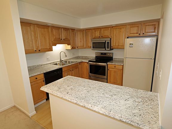2nd image of 3618 Lakeshore Dr APT I8
