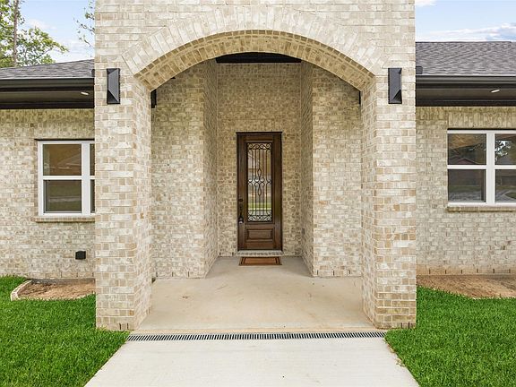 5th image of 1920 Foxbriar Dr