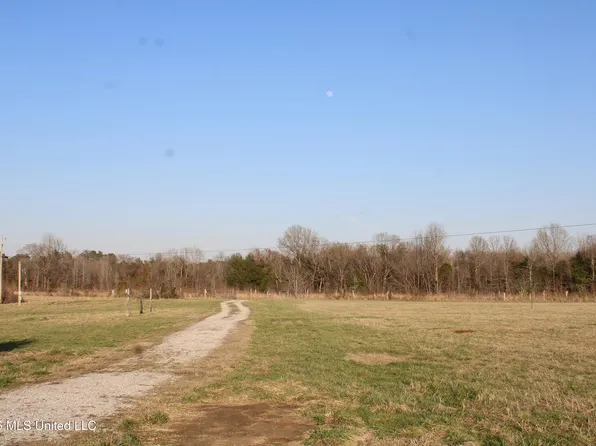 195 Jimmy Ln, Holly Springs, MS 38635