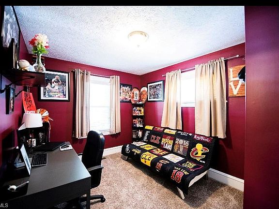 5th image of 20648 Woodstock Ave