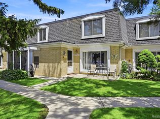 29792 City Center Dr APT 4, Warren, MI 48093