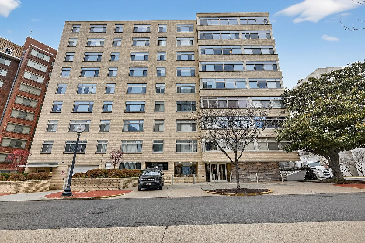 Building Photo - 2401 H St NW #309