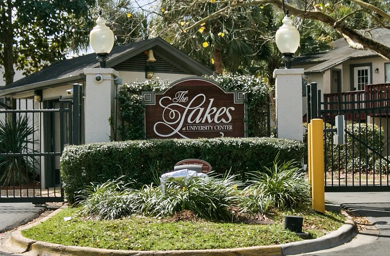 3 bed, 3.5 bath, 1083 sqft, $2,300 — Photo 4