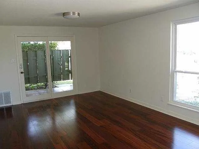 Building Photo - 2703 Swisher St #103A