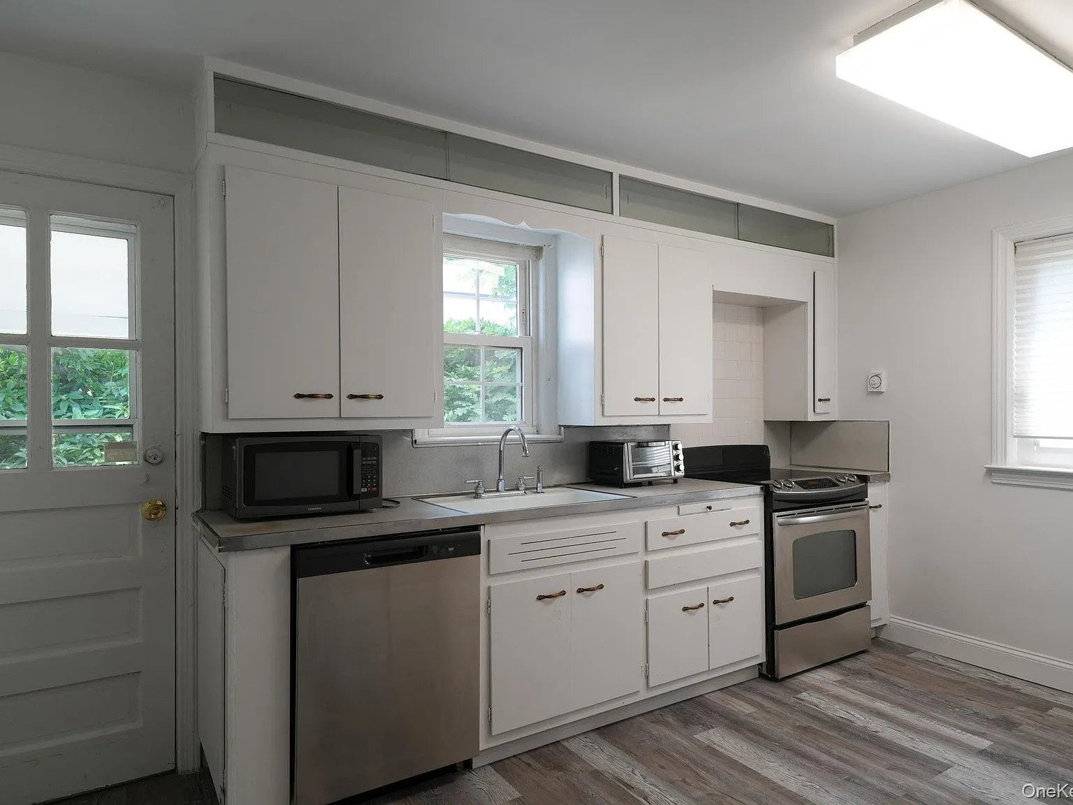 3 bed, 1.5 bath, 1118 sqft, $5,000 — Photo 3