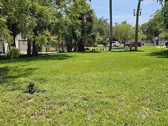 3rd image of 37 GROVE Avenue