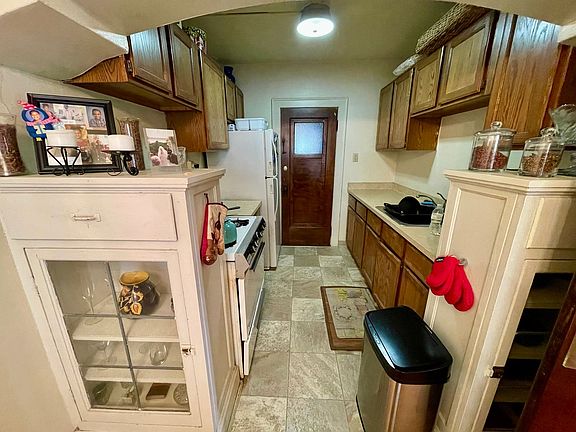 5th image of 2636 N Oakland Ave APT 22