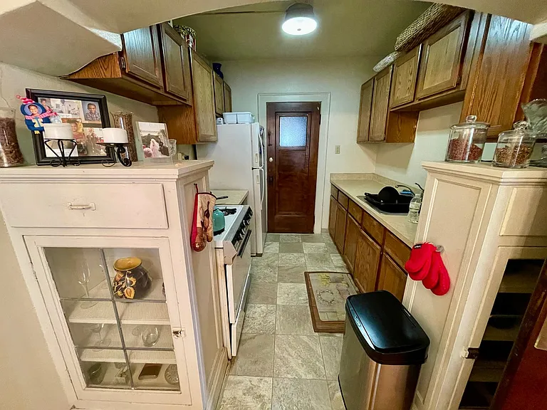 2636 N Oakland Ave — Photo 13