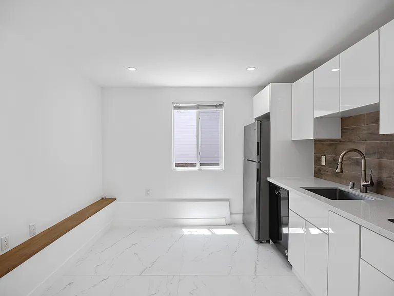 3501 Noriega St #A — Photo 2