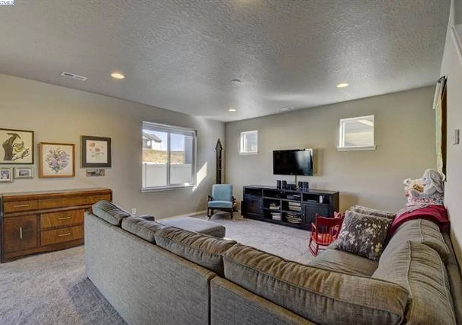 Immaculant 4BD/2.5BA Single Family Home on Sunnyside Hill — Photo 4