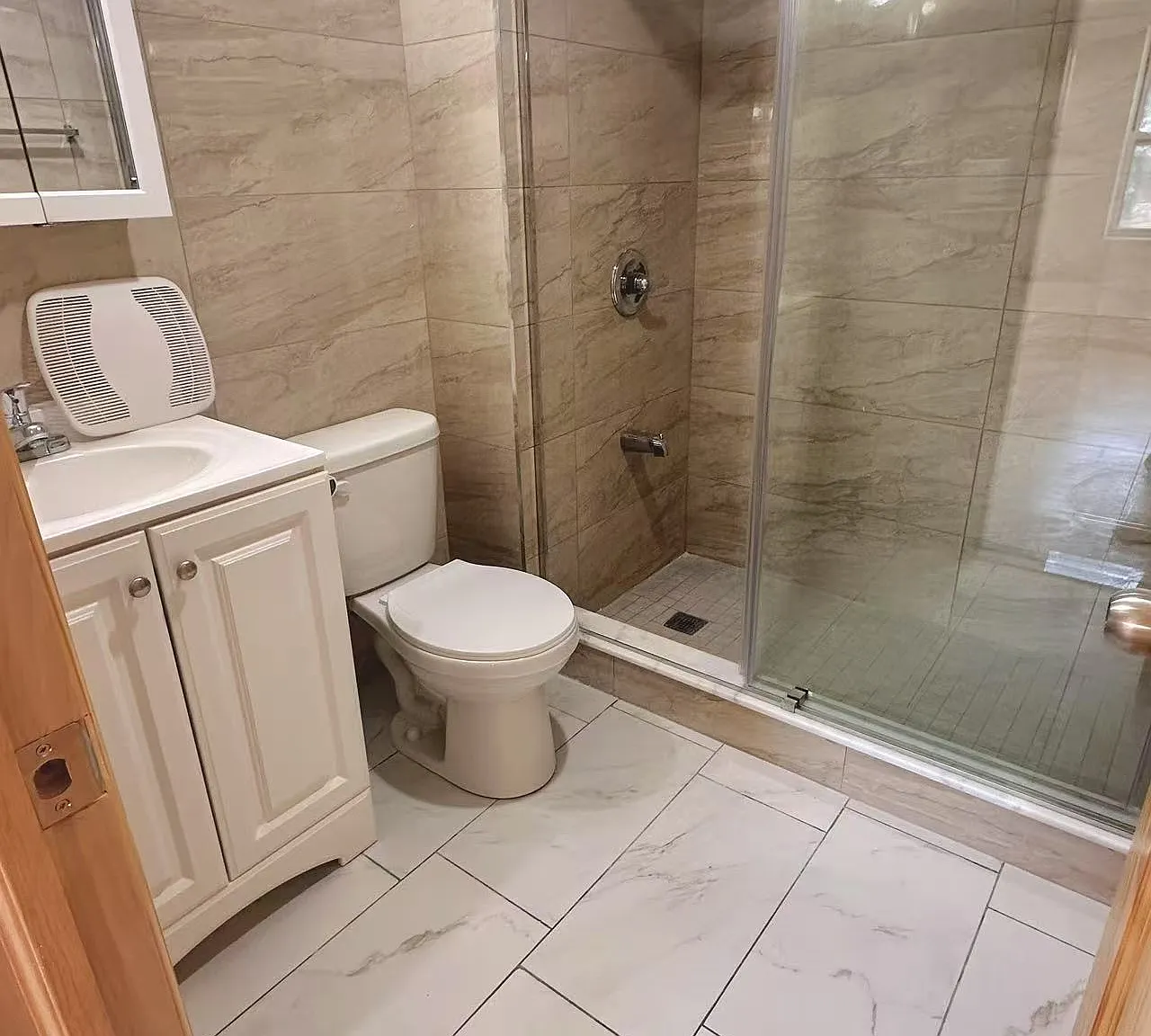 2 bed, 650 sqft, $2,700 — Photo 3