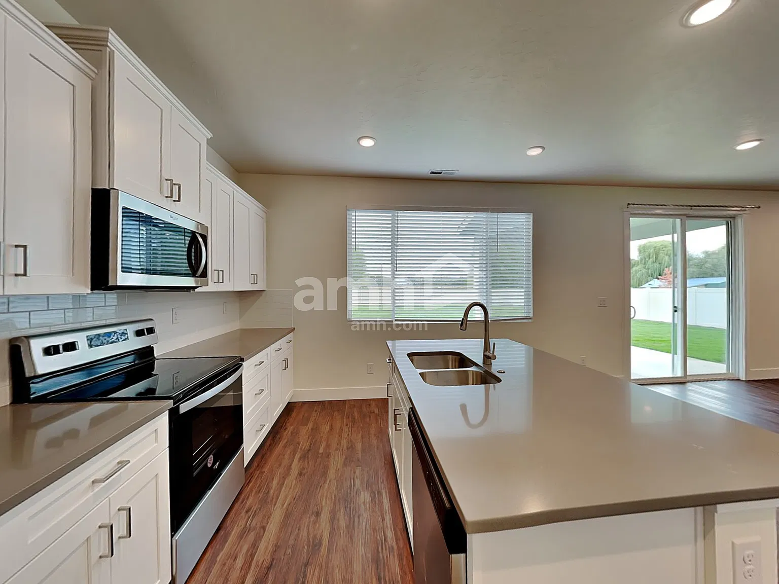 5 bed, 3.0 bath, 2637 sqft, $3,175 — Photo 4