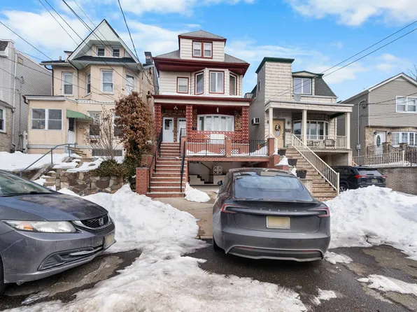 43 East 43rd Street image 1 of 17