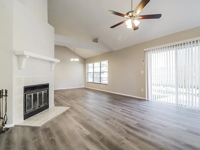 472 Amethyst Way — Photo 4