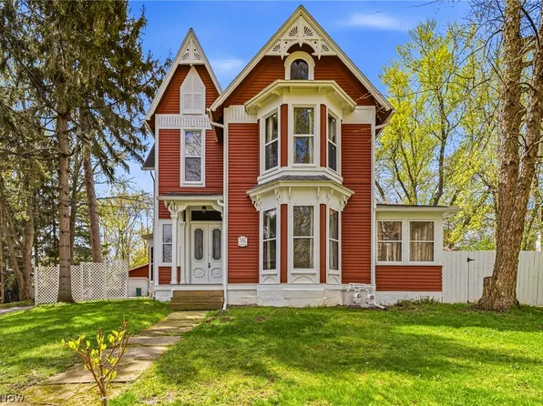 214 N Hambden St, Chardon, OH 44024