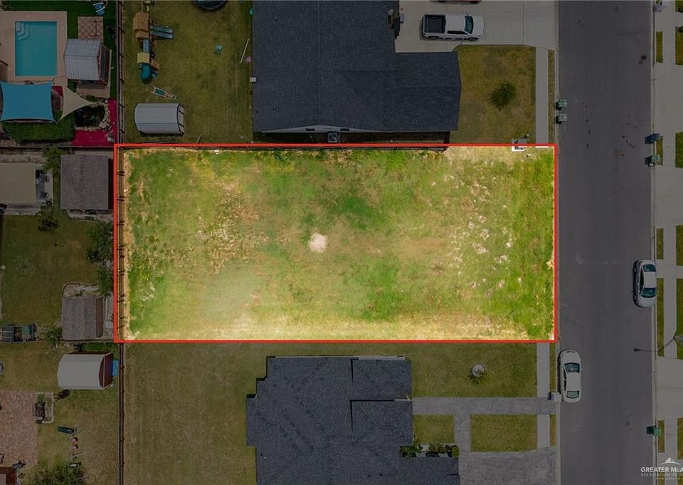 2nd image of 514 Country Club Dr
