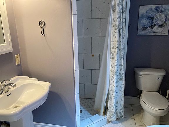 5th image of 203 Mason Ave #4