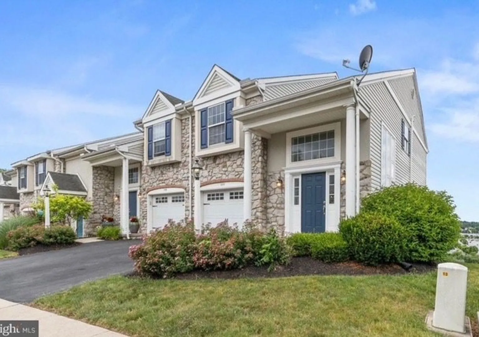 $2,300 Spacious 3 Bedroom 2.5 bath Townhome in Swatara Township — Photo 1