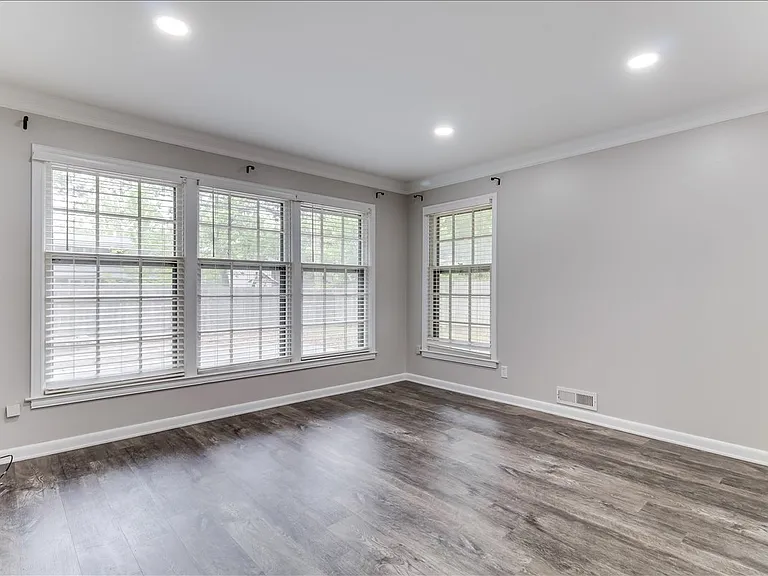 720 N Stratford Ln — Photo 19
