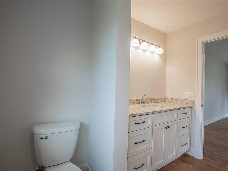 364 E Mac Arthur St — Photo 21