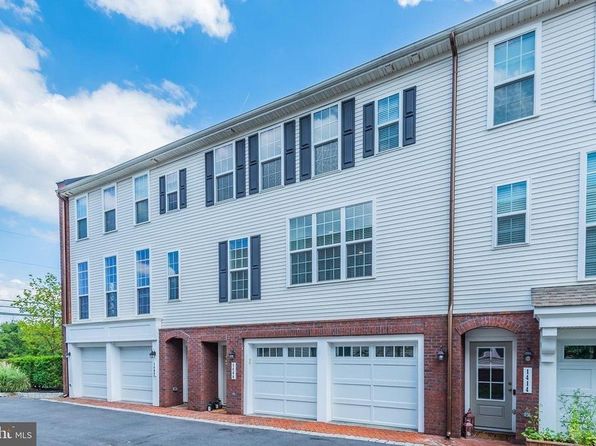 1408 Rose Ln